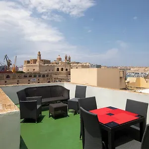 Traditional & Modern Maltese Townhouse - Rooftop Terrace And Sea Views, Close To Birgu Waterfront Holiday home